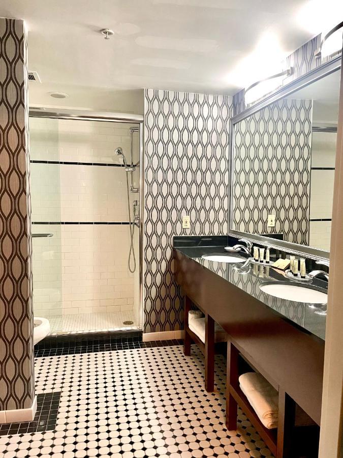 Park Manor Hotel 克利夫顿帕克 外观 照片 A bathroom in a hotel
