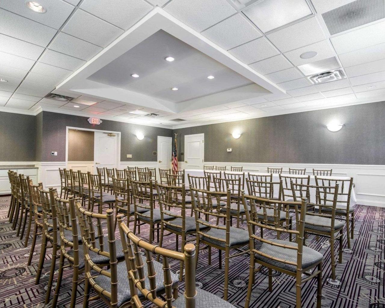 Park Manor Hotel 克利夫顿帕克 外观 照片 The ballroom at the 2016 National Society Daughters of the American Colonists Conference