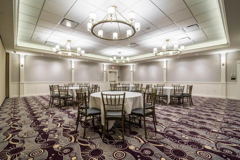Park Manor Hotel 克利夫顿帕克 外观 照片 The ballroom at the 2010 Convention Center